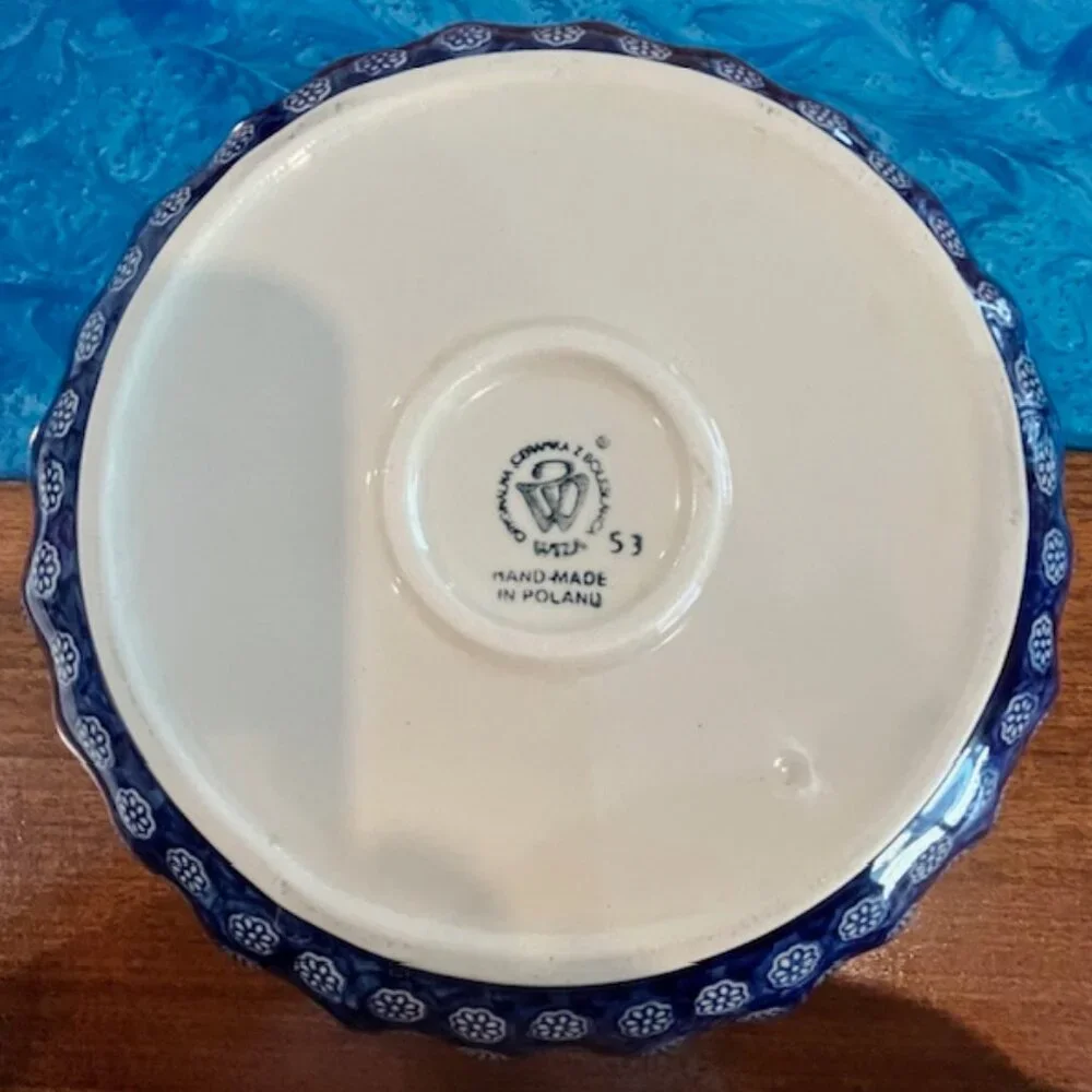 Boleslawica Polish Pottery Wiza Large Serving Bowl with Fluted Edge Blue Flowers - Picture 6 of 7